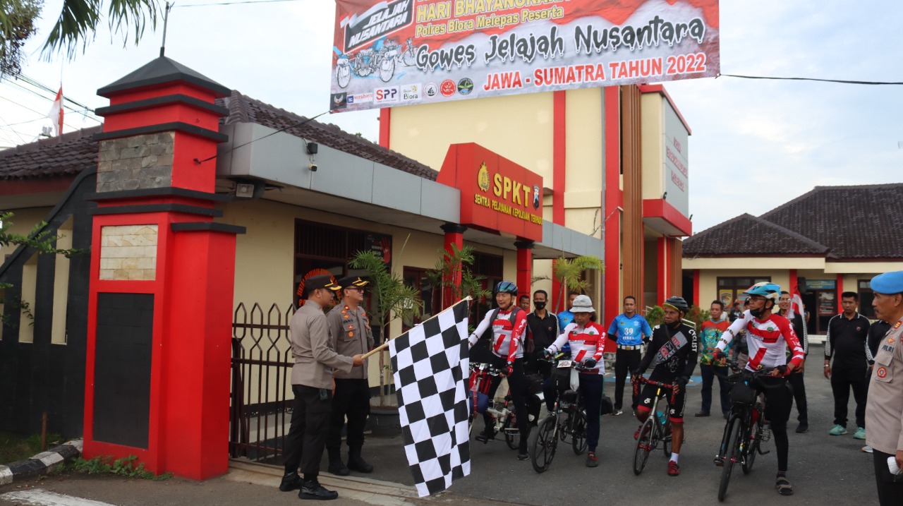 Kapolres Blora Lepas Peserta Gowes Keliling Nusantara Sambut HUT Bhayangkara ke-76