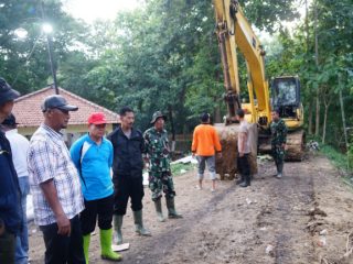 Tanggul Jebol Ketitang Wetan, Pj Bupati Terjun ke Lokasi