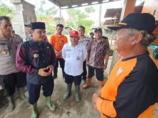 Forkompicam Dukuhseti Salurkan Paket Bantuan ke Banyutowo dan Dukuhseti