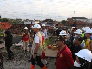 Ganjar Ngotot Pengecoran Jembatan Juwana Rampung 3 Hari