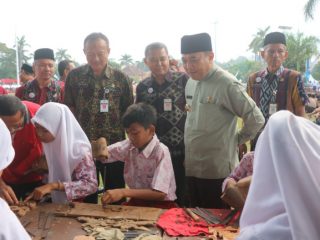 Peringati Hardiknas, Guru Diminta Tak Egois Kejar Karier Pribadi