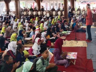 Ratusan Anak Jepara Nulis Surat untuk Presiden, Sampaikan Pesan Perdamaian
