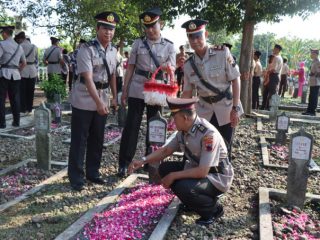 Hari Bhayangkara, Polresta Pati Ziarah ke Makam Kapolres Pertama