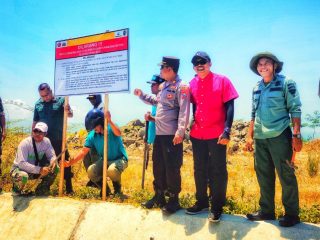 Cegah Illegal Logging dan Karhutla, BKPH Bandung Pasang Papan Peringatan