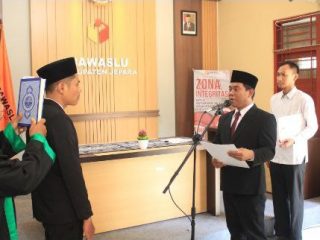 PAW Panwaslu Kecamatan Kedung Resmi Dilantik