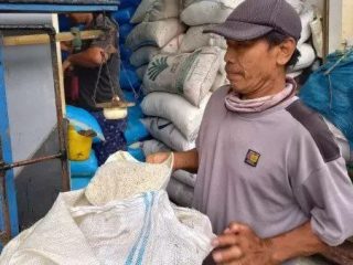 Harga Garam di Pesisir Pati Capai Rp1500 Per Kilogram 