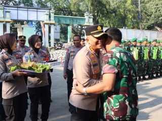 Dirgahayu TNI ke-78, Kapolresta Pati Berikan Kejutan Dandim 0718