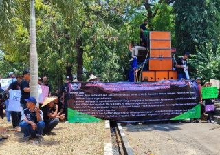 Ratusan Massa Aliansi Kelompok Tani dan Hutan Gelar Aksi Demonstrasi