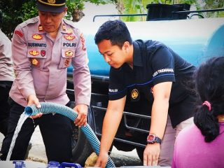 Sambut HUT Ke-72 Humas Polri, Polres Trenggalek Kirim Ribuan Liter Air Bersih