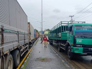 Jalan Pantura Pati-Juwana Kembali Lumpuh hingga Puluhan Kilometer 