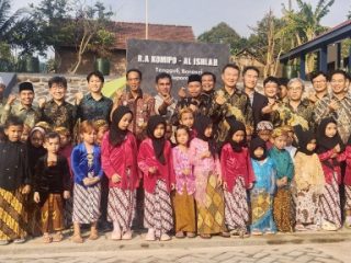 Komipo Bangun Sekolah TK untuk Warga Tengguli 