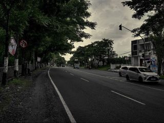 Sering Terjadi Kecelakaan, Konon Jalan Ini Bisa Terbelah Dua