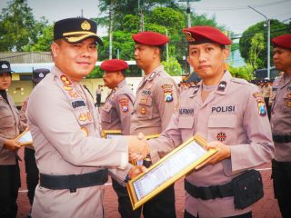 Belasan Anggota Polres Trenggalek Terima Penghargaan