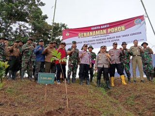 Karya Bhakti TNI, Hijaukan Kawasan Pegunungan Desa Papasan