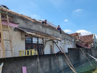Pasca Puting Beliung, Puluhan Rumah Warga Desa Sowan Kidul Alami Kerusakan