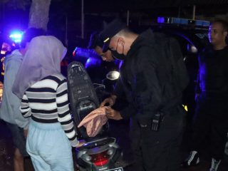 Asik Pacaran Gelap-Gelapan, Sepasang Kekasih Diciduk Polisi