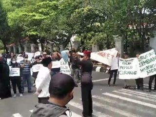 Massa Serukan Hak Angket, DPRD Pati: Kami Mendukung