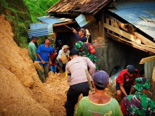 Rumah Warga di Bendungan Tertimpa Longsor, Personel Gabungan Diterjunkan