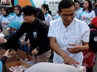 KSH dan PWI Pati Berbagi Takjil, Ludes Hitungan Menit