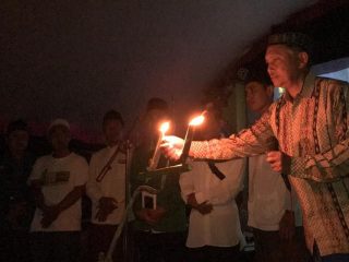 Bernostalgia, Warga Tanjung Nyalakan Oncor di Malam Takbiran