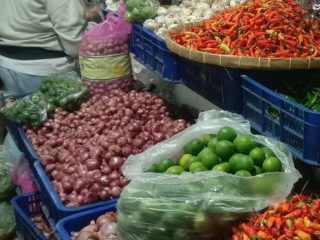 Harga Bawang Merah di Pasaran Meroket hingga Rp65.000