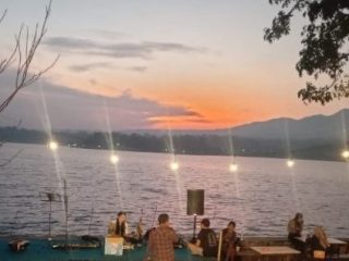 Menikmati View Bendungan Bersejarah dan Sunset di Balik Gunung Muria 