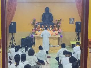 Rayakan Tri Suci Waisak, Berikut Serangkaian Ibadah Umat Buddha di Vihara Svara Dharma