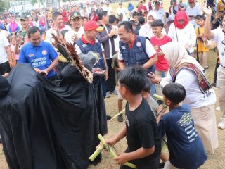 Ratusan Siswa SD Nari Barongan di Alun-alun Jepara