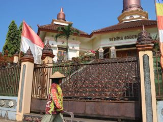 Pesona Vihara Megah di Pegunungan Muria