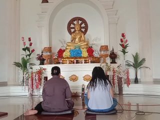 Momen Sakral Waisak di Vihara Terbesar Kabupaten Pati