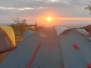 Melihat Pesona Matahari Terbit di Bukit Pengusen Pati