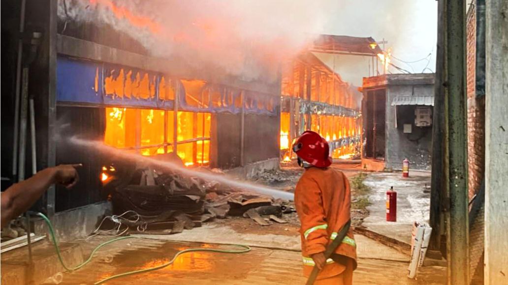 Kandang Ayam di Jekulo Ludes Terbakar