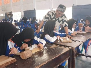 Seni Ukir Jangan Sampai Punah, Ini yang dilakukan Siswa SMA N 1 Tahunan