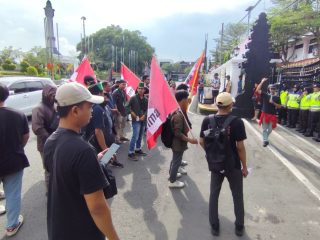 Massa Cipayung Plus Kembali Bergerak Tuntut Transparansi Pengisian Perades