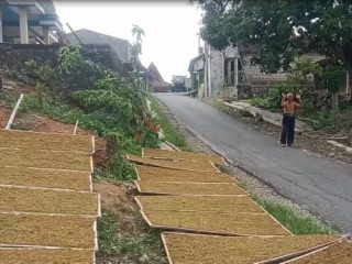 Masihkah Warga Percaya Jasa Pawang Hujan di Tengah Modernisasi?