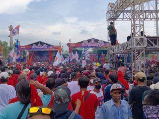 Kampanye Akbar Wahyu-Suharyono, Joyokusumo Dimerahkan Massa 