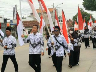 Ribuan Guru Rembang Long March Rayakan Gedung Baru PGRI