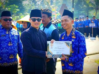 Hari Krida Pertanian ke-53, Petani Diberi Alsintan dan Penghargaan 