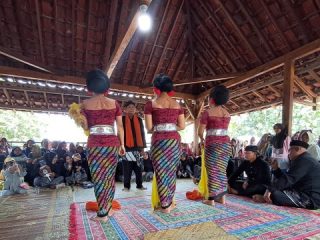 Kesenian Tayub Iringi Sedekah Bumi Desa Kebonturi Jaken