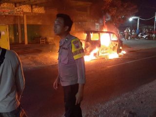 Mobil Terbakar di Pucakwangi, Dua Orang Alami Luka Bakar
