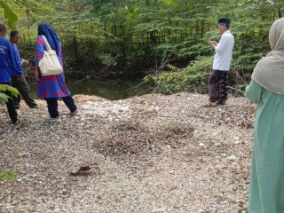 Pengurus Masjid Bakalan Dukuhseti Manfaatkan Limbah Kerang Jadi Pakan Ternak dan Pupuk