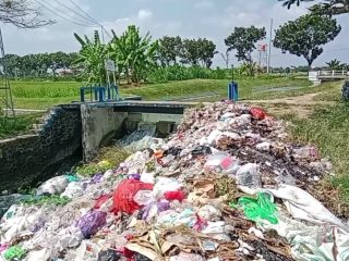 Tumpukan Sampah Timbulkan Bau Tak Sedap, Dikeluhkan Warga saat Melintasi Kaliori