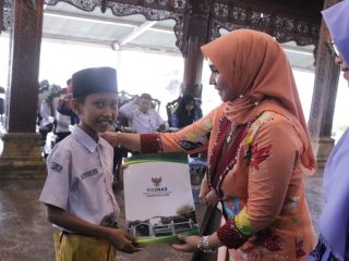 LGNOTA Jadi Penyelamat Ribuan Anak Kurang Mampu Tetap Bersekolah 