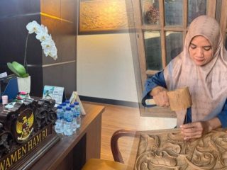 Rumini Peraih Kartini Awards Bangga Karyanya Dikoleksi Wakil Menteri HAM RI