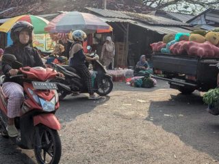 Pengerjaan Jalan Kawasan Pasar Rembang Selesai, Pedagang Tersenyum Lega