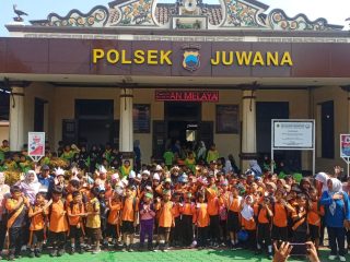 Polsek Juwana Didatangi Ratusan Siswa SD, Ada Apa?