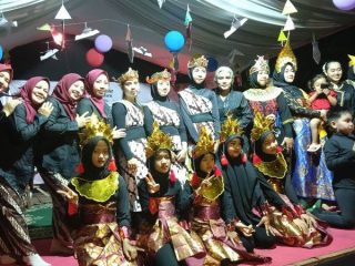 Tarian Nusantara Warnai Malam Puncak Peringatan HUT RI di Perumnas Bangsri Indah 
