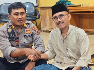 Terus Jaga Kondusifitas, Polsek Sukolilo Sambangi Tokoh Masyarakat
