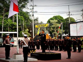 Peringati Kemerdekaan RI, Polres Trenggalek Gelar Upacara Bendera