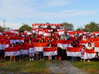 Ratusan Bendera Merah Putih Terbentang di Alun-alun II Jepara
